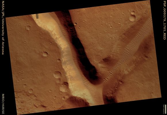 Margaritifer Chaos Valley Junction (possible True Colors; credits: Lunar Explorer Italia)
Mars Local Time: 15:28 (early afternoon)
Coord. (centered): 9,4° South Lat. and 337,5° East Long.
Spacecraft altitude: 267,3 Km (such as about 167,0 miles) 
Original image scale range: 26,7 cm/pixel (with 1 x 1 binning) so objects ~80 cm across are resolved 
Map projected scale: 25 cm/pixel 
Map projection: EQUIRECTANGULAR 
Emission Angle: 0,1° 
Phase Angle: 61,0°
Solar Incidence Angle: 61° (meaning that the Sun is about 29° above the Local Horizon)
Solar Longitude: 104,3° (Northern Summer)
Credits: NASA/JPL/University of Arizona
Additional process. and coloring: Lunar Explorer Italia
Parole chiave: Mars from orbit - Channel - Margaritifer Terra