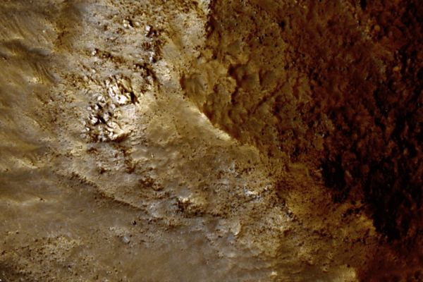 Hills in Acidalia Planitia (EDM - Enhanced Natural Colors; credits for the additional process. and color.: Dr Paolo C. Fienga - Lunexit Team)
This edm frame (375x250 meters, or 410x273 yards) of the HiRISE depicts in detail the rocky layers existing in one of these hills.

CRISM, another of the instruments onboard Mars Reconnaissance Orbiter, has acquired data over this same region showing that the rocky outcrops contain clays. Clays of similar composition form in terrestrial environments favorable for life, where volcanic rocks are in close contact with water.
Parole chiave: Mars from orbit - Acidalia Planitia Region