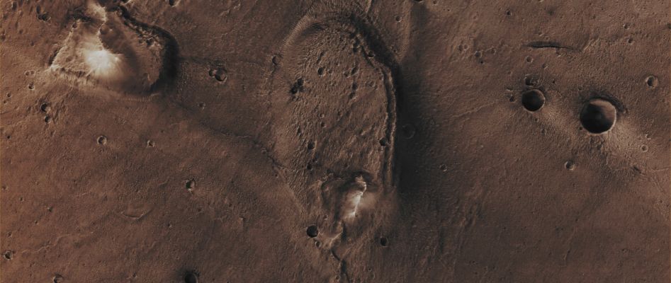Mesa in Acidalia Planitia Region (Absolute Natural Colors; credits for the additional process. and color.: Dr Paolo C. Fienga - Lunexit Team)
Mars Local Time: 15:22 (early afternoon)
Coord. (centered): 35,3° North Lat. and 322,3° East Long.
Spacecraft altitude: 293,7 Km (such as about 183,5 miles) 
Original image scale range: 29,4 cm/pixel (with 1 x 1 binning) so objects ~ 58,8 cm across are resolved (with 2 x 2 binning)
Map projected scale: 25 cm/pixel
Map projection: EQUIRECTANGULAR
Emission Angle: 0,3° 
Phase Angle: 45,7°
Solar Incidence Angle: 46° (meaning that the Sun is about 44° above the Local Horizon)
Solar Longitude: 116,1° (Northern Summer)
Credits: NASA/JPL/University of Arizona
Additional process. and coloring: Lunar Explorer Italia
Parole chiave: Mars from orbit - Acidalia Planitia