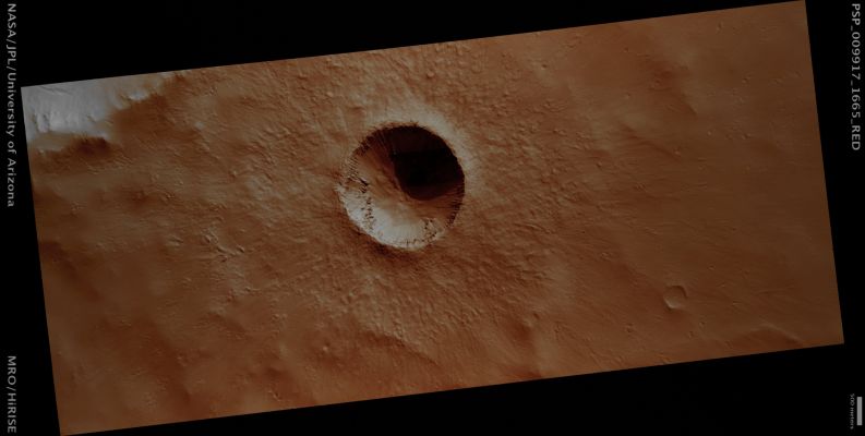 Unnamed Rayed Crater (natural colors; credits: Lunar Explorer Italia)
Mars Local Time: 15:28 (early afternoon)
Coord. (centered): 13,4° South Lat. and 48,2° East Long.
Spacecraft altitude: 276,5 Km (such as about 172,8 miles) 
Original image scale range: 27,7 cm/pixel (with 1 x 1 binning) so objects ~83 cm across are resolved 
Map projected scale: 25 cm/pixel
Map projection: EQUIRECTANGULAR 
Emission Angle: 22,5° 
Phase Angle: 79,7°
Solar Incidence Angle: 62° (meaning that the Sun is about 28° above the Local Horizon)
Solar Longitude: 123,6° (Northern Summer)
Credits: NASA/JPL/University of Arizona
Additional process. and coloring: Lunar Explorer Italia
Parole chiave: Mars from orbit - Craters - Unnamed Southern Crater