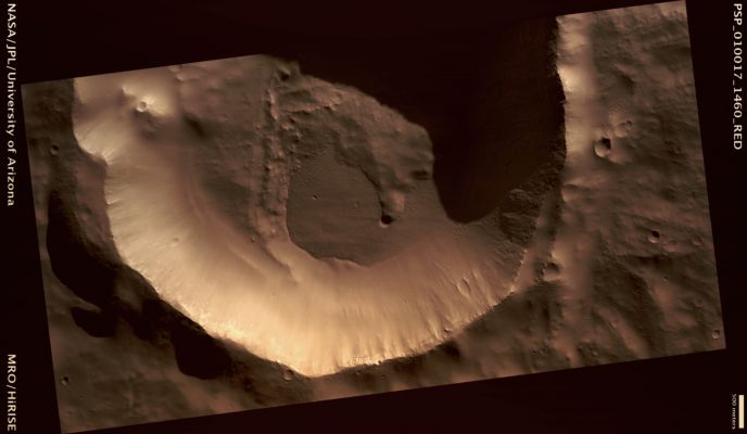Relatively Flat Crater Floor bounded By sharp change in Slope (possible True Colors; credits: Lunar Explorer Italia)
Mars Local Time: 15:42 (middle afternoon)
Coord. (centered): 33,7° South Lat. and 202,9° East Long.
Spacecraft altitude: 253,3 Km (such as about 158,3 miles) 
Original image scale range: 50,7 cm/pixel (with 1 x 1 binning) so objects ~1,52 mt across are resolved 
Map projected scale: 50 cm/pixel
Map projection: EQUIRECTANGULAR 
Emission Angle: 5,2° 
Phase Angle: 71,8°
Solar Incidence Angle: 75° (meaning that the Sun is about 15° above the Local Horizon)
Solar Longitude: 127,3° (Northern Summer)
Credits: NASA/JPL/University of Arizona
Additional process. and coloring: Lunar Explorer Italia
Parole chiave: Mars from orbit - Craters - Unnamed Crater