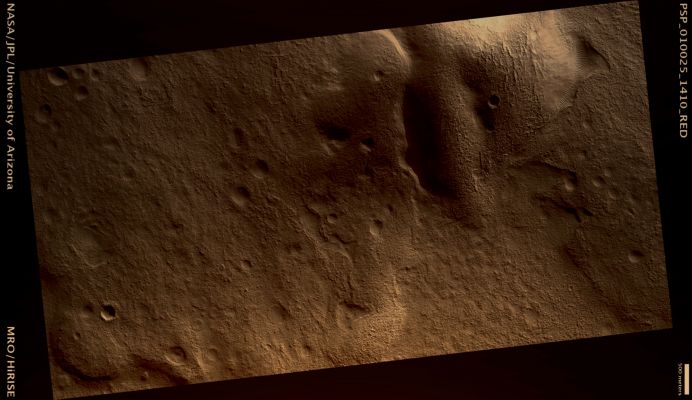 Dark Area in Hartwig Crater (possible True Colors; credits: Lunar Explorer Italia)
Mars Local Time: 15:39 (middle afternoon)
Coord. (centered): 38,2° South Lat. and 344,1° East Long.
Spacecraft altitude: 256,7 Km (such as about 160,4 miles) 
Original image scale range: 51,4 cm/pixel (with 1 x 1 binning) so objects ~1,54 mt across are resolved 
Map projected scale: 50 cm/pixel
Map projection: EQUIRECTANGULAR 
Emission Angle: 6,6° 
Phase Angle: 82,8°
Solar Incidence Angle: 78° (meaning that the Sun is about 12° above the Local Horizon)
Solar Longitude: 127,6° (Northern Summer)
Credits: NASA/JPL/University of Arizona
Additional process. and coloring: Lunar Explorer Italia
Parole chiave: Mars from orbit - Craters - Hartwig Crater