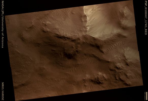 Star-like shaped Hill in Terra Tyrrhena (possible True Colors; credits: Lunar Explorer Italia)
Mars Local Time: 15:34 (middle afternoon)
Coord. (centered): 5,2° South Lat. and 99,6° East Long.
Spacecraft altitude: 264,2 Km (such as about 165,1 miles) 
Original image scale range: 26,4 cm/pixel (with 1 x 1 binning) so objects ~52,9 cm across are resolved 
Map projected scale: 25 cm/pixel
Map projection: EQUIRECTANGULAR 
Emission Angle: 1,6° 
Phase Angle: 59,6°
Solar Incidence Angle: 58° (meaning that the Sun is about 32° above the Local Horizon)
Solar Longitude: 128,4° (Northern Summer)
Credits: NASA/JPL/University of Arizona
Additional process. and coloring: Lunar Explorer Italia
Parole chiave: Mars from orbit - Terra Tyrrhena Region
