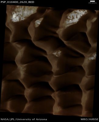 Sample of North Polar Gypsum Dunes (Natural Colors; credits: Lunar Explorer Italia)
Mars Local Time: 14:24 (early afternoon)
Coord. (centered): 81,7° North Lat. and 157,1° East Long.
Spacecraft altitude: 318,6 Km (such as about 199,1 miles) 
Original image scale range: 31,9 cm/pixel (with 1 x 1 binning) so objects ~ 96 cm across are resolved 
Map projected scale: 25 cm/pixel
Map projection: EQUIRECTANGULAR 
Emission Angle: 0,1° 
Phase Angle: 68,2°
Solar Incidence Angle: 68° (meaning that the Sun is about 22° above the Local Horizon)
Solar Longitude: 141,9° (Northern Summer)
Credits: NASA/JPL/University of Arizona
Additional process. and coloring: Lunar Explorer Italia
Parole chiave: Mars from orbit - North Polar Features - Gypsum Dunes