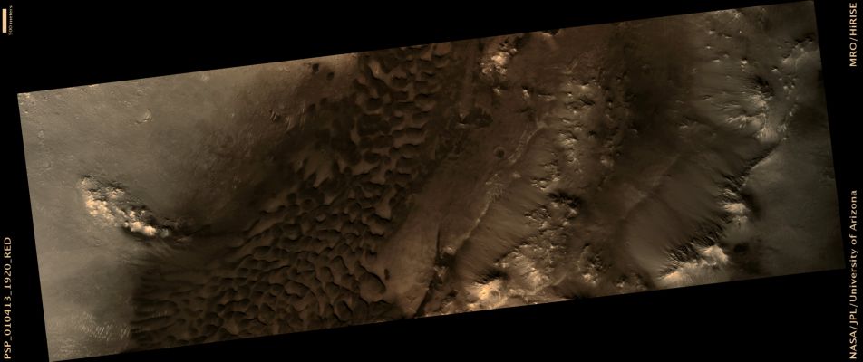 Migrating Dunefield (Natural Colors; credits: Lunar Explorer Italia)
Mars Local Time: 15:37 (middle afternoon)
Coord. (centered): 11,8° North Lat. and 185,9° East Long.
Spacecraft altitude: 280,9 Km (such as about 175,5 miles) 
Original image scale range: 28,1 cm/pixel (with 1 x 1 binning) so objects ~ 84 cm across are resolved 
Map projected scale: 25 cm/pixel
Map projection: EQUIRECTANGULAR 
Emission Angle: 3,4° 
Phase Angle: 49,6°
Solar Incidence Angle: 53° (meaning that the Sun is about 37° above the Local Horizon)
Solar Longitude: 142,4° (Northern Summer)
Credits: NASA/JPL/University of Arizona
Additional process. and coloring: Lunar Explorer Italia
Parole chiave: Mars from orbit - Dunes