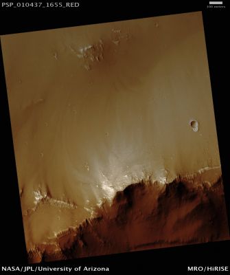 Sample of Southern Surface (Natural Colors; credits: Lunar Explorer Italia)
Mars Local Time: 15:42 (middle afternoon)
Coord. (centered): 14,5° South Lat. and 253,6° East Long.
Spacecraft altitude: 251,9 Km (such as about 157,5 miles) 
Original image scale range: 25,2 cm/pixel (with 1 x 1 binning) so objects ~ 76 cm across are resolved 
Map projected scale: 25 cm/pixel
Map projection: EQUIRECTANGULAR 
Emission Angle: 0,2° 
Phase Angle: 62,3°
Solar Incidence Angle: 62° (meaning that the Sun is about 28° above the Local Horizon)
Solar Longitude: 143,3° (Northern Summer)
Credits: NASA/JPL/University of Arizona
Additional process. and coloring: Lunar Explorer Italia
Parole chiave: Mars from orbit - Southern Lowlands