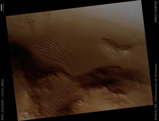 Kashira Crater (Natural Colors; credits: Lunar Explorer Italia)
Mars Local Time: 15:44 (middle afternoon)
Coord. (centered): 27,0° South Lat. and 342,2° East Long.
Spacecraft altitude: 257,4 Km (such as about 160,8 miles) 
Original image scale range: 51,5 cm/pixel (with 1 x 1 binning) so objects ~ 1,54 mt across are resolved 
Map projected scale: 50 cm/pixel
Map projection: EQUIRECTANGULAR 
Emission Angle: 0,3° 
Phase Angle: 68,8°
Solar Incidence Angle:69° (meaning that the Sun is about 21° above the Local Horizon)
Solar Longitude: 143,7° (Northern Summer)
Credits: NASA/JPL/University of Arizona
Additional process. and coloring: Lunar Explorer Italia
Parole chiave: Mars from orbit - Craters - Kashira Crater