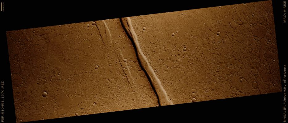 Graben in Memnonia Fossae (Natural Colors; credits: Lunar Explorer Italia)
Mars Local Time: 15:41 (middle afternoon)
Coord. (centered): 23,0° South Lat. and 219,6° East Long.
Spacecraft altitude: 258,7 Km (such as about 161,7 miles) 
Original image scale range: 51,8 cm/pixel (with 1 x 1 binning) so objects ~ 1,55 mt across are resolved 
Map projected scale: 50 cm/pixel
Map projection: EQUIRECTANGULAR 
Emission Angle: 9,9° 
Phase Angle: 73,9°
Solar Incidence Angle: 66° (meaning that the Sun is about 24° above the Local Horizon)
Solar Longitude: 145,4° (Northern Summer)
Credits: NASA/JPL/University of Arizona
Additional process. and coloring: Lunar Explorer Italia
Parole chiave: Mars from orbit - Graben - Memnonia Fossae Region