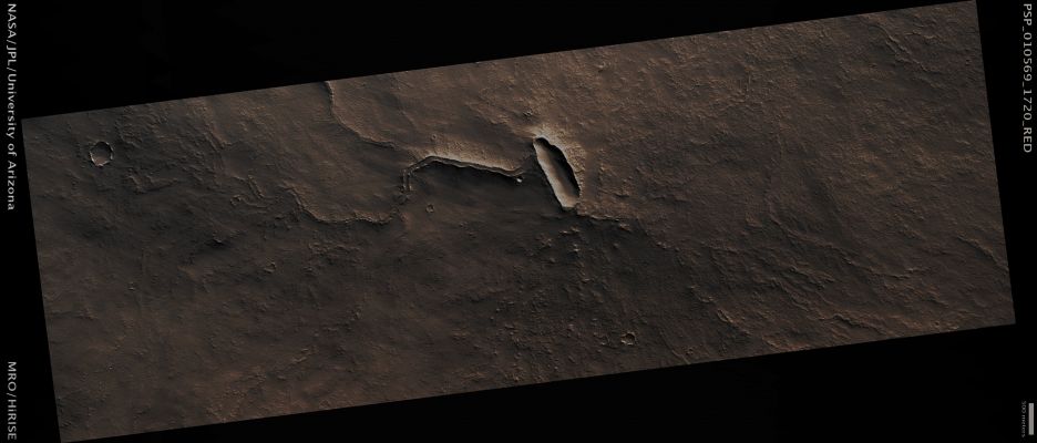 Small Shield Volcano in Eastern Tharsis (Absolute Natural Colors; credits for the additional process. and color.: Dr Paolo C. Fienga - Lunar Explorer Italia)  
Mars Local Time: 15:44 (Middle Afternoon)
Coord. (centered): 7,8° South Lat. and 249,3° East Long.
Spacecraft altitude: 254,9 Km (such as about 159,3 miles) 
Original image scale range: 51 cm/pixel (with 2 x 2 binning) so objects ~1,53 mt across are resolved 
Map projected scale: 50 cm/pixel
Map projection: EQUIRECTANGULAR 
Emission Angle: 6,8° 
Phase Angle: 53,4°
Solar Incidence Angle: 59° (meaning that the Sun is about 31° above the Local Horizon)
Solar Longitude: 148,5° (Northern Summer)
Credits: NASA/JPL/University of Arizona
Additional process. and coloring: Dr Paolo C. Fienga - Lunar Explorer Italia
Parole chiave: Mars from orbit - Volcanoes - Unnamed Volcano in Eastern Tharsis