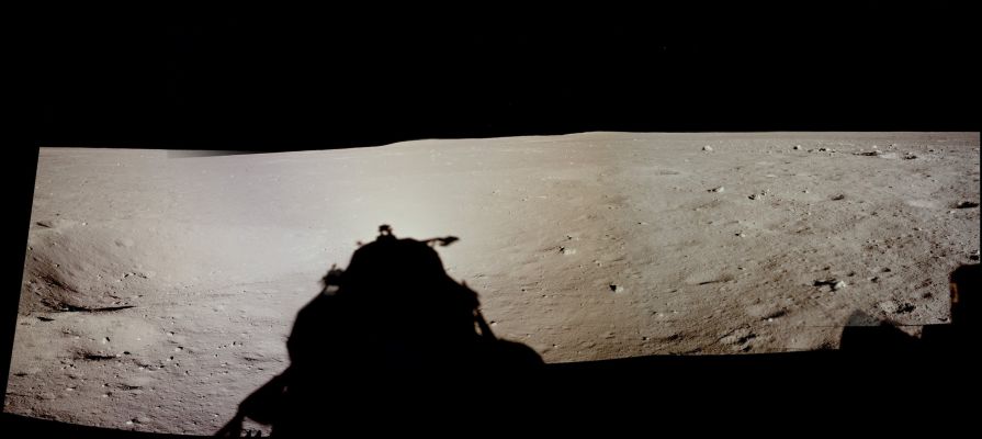 From AS 11-37-5453 until 5458 - Down Sun, before EVA
nessun commento
Parole chiave: Moon Panorama