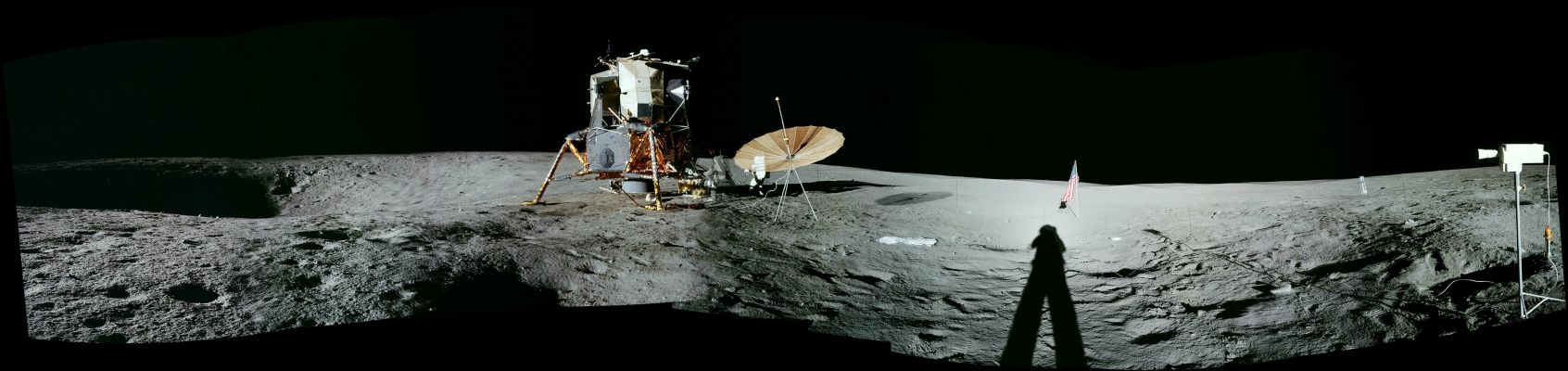 From AS 12-46-6746 until 6755 (EVA-1; 4 o'clock Pan)
nessun commento
Parole chiave: Lunar Panorama - Landing Site