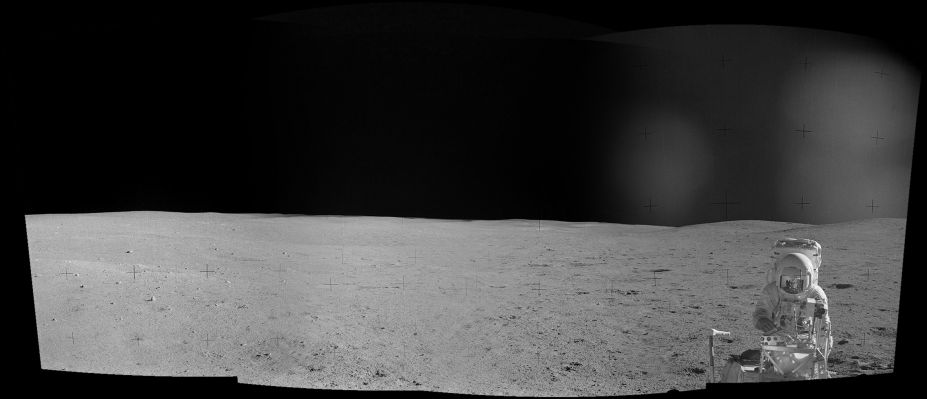 From AS 14-64-9169 until 9173 (EVA-2; Station G) 
nessun commento
Parole chiave: Lunar Panorama