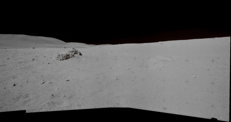 From AS 16-106-17403 until 17406 (EVA-3; buried boulder and Stone Mountain)
nessun commento
Parole chiave: Lunar Panorama - Stone Mountain