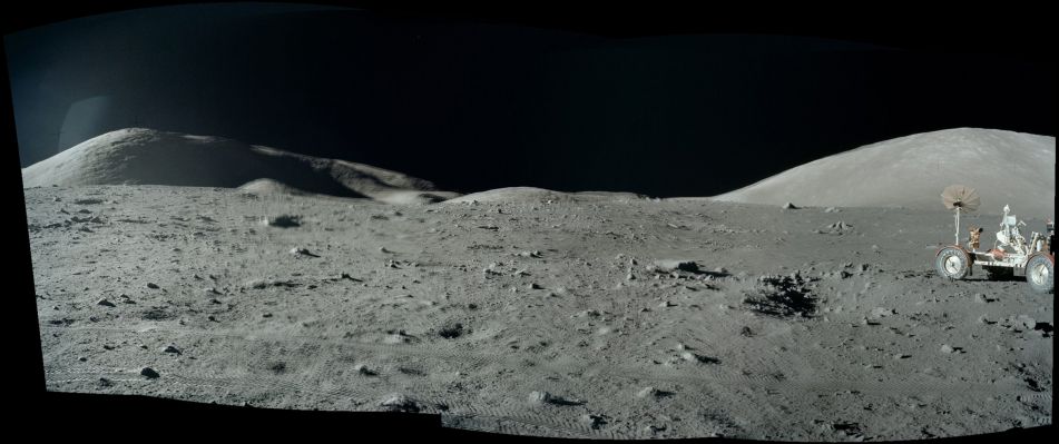 From AS 17-134-20414 until 20420 (EVA-1; Station 1 - East Massif; Bear Mountain; South Massif) 
nessun commento
Parole chiave: Lunar Panorama