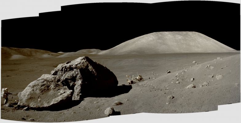 From AS 17-140-21491 until 21497 (EVA-3; Station 6; East Massif and Bear Mountain)
nessun commento
Parole chiave: Moon Pan - EVA 3