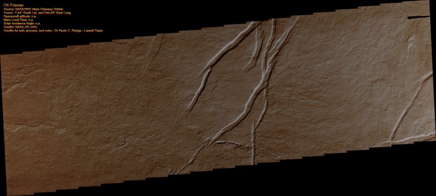 Pits and Channels in Oti Fossae (Natural Colors; credits for the additional process. and color.: Dr Paolo C. Fienga - Lunexit Team)
nessun commento
Parole chiave: Mars from orbit - Collapse Features - Oti Fossae