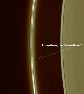 The "Wave-Maker"...
Caption NASA:"Prometheus dips into the inner F-Ring at its farthest point from Saturn in its orbit, creating a dark gore and a corresponding bright streamer. Gores created during previous apoapsis (the name for the farthest point in an orbit) passes, are seen above. The older gores are farther behind the moon in its orbit of Saturn. This view looks toward the unlit side of the Rings from about 31° above the Ring-Plane. 

The image was taken in visible light with the Cassini spacecraft narrow-angle camera on Nov. 1, 2006 at a distance of approx. 1,7 MKM (about 1,1 MMs) from Saturn and at a Sun-Saturn-spacecraft, or phase, angle of 162°. 
Image scale is roughly 10 Km (a little more than 6 miles) per pixel".

Nota: si tratta di una elaborazione Lunexit in falsi colori che abbiamo realizzato per evidenziare non solo la reale forma di Prometheus ma anche la presenza, sia internamente, sia esternamente all'Anello "F", di una debolissima luminosità (che appare di colore rosso scuro) la quale, a nostro parere, NON è un semplice effetto ottico - tipo luce diffusa dall'Anello "F" - bensì è vero e proprio materiale: la porzione più estrema (esterna ed interna) dell'Anello "F" stesso la quale è formata, con ogni probabilità, solo da polveri.
Parole chiave: Saturn's Moons - Prometheus