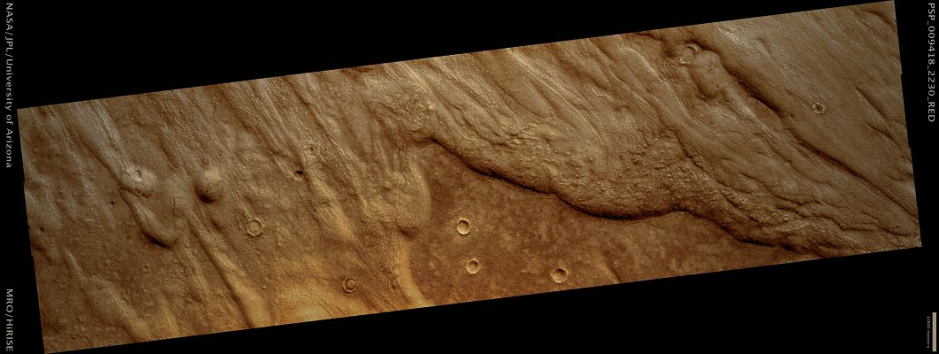 Features of Arandas Crater (possible True Colors; credits: Lunar Explorer Italia)
Mars Local Time: 15:17 (early afternoon)
Coord. (centered): 42,9° North Lat. and 345,9° East Long.
Spacecraft altitude: 301,0 Km (such as about 188,1 miles) 
Original image scale range: 30,1 cm/pixel (with 1 x 1 binning) so objects ~60,2 cm across are resolved 
Map projected scale: 25 cm/pixel 
Map projection: EQUIRECTANGULAR 
Emission Angle: 0,5° 
Phase Angle: 44,1°
Solar Incidence Angle: 44° (meaning that the Sun is about 46° above the Local Horizon)
Solar Longitude: 105,7° (Northern Summer)
Credits: NASA/JPL/University of Arizona
Additional process. and coloring: Lunar Explorer Italia
Parole chiave: Mars from orbit - Craters - Arandas Crater