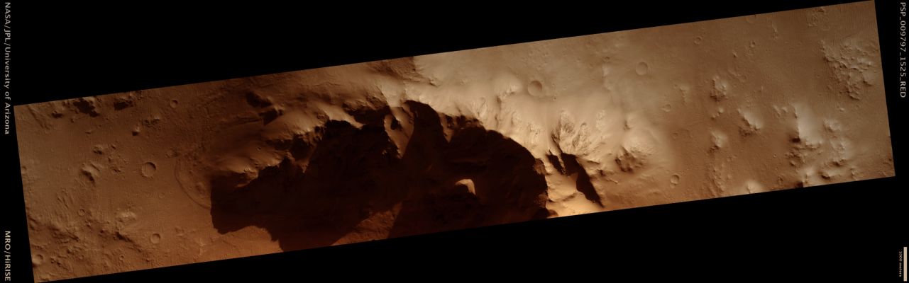 The Central Peak of Isil Crater (possible True Colors; credits: Lunar Explorer Italia)
Mars Local Time: 15:37 (middle afternoon)
Coord. (centered): 27,0° South Lat. and 87,9° East Long.
Spacecraft altitude: 254,5 Km (such as about 159,1 miles) 
Original image scale range: 50,9 cm/pixel (with 1 x 1 binning) so objects ~1,53 mt across are resolved 
Map projected scale: 50 cm/pixel 
Map projection: EQUIRECTANGULAR 
Emission Angle: 1,6° 
Phase Angle: 70,8°
Solar Incidence Angle: 72° (meaning that the Sun is about 18° above the Local Horizon)
Solar Longitude: 119,2° (Northern Summer)
Credits: NASA/JPL/University of Arizona
Additional process. and coloring: Lunar Explorer Italia
Parole chiave: Mars from orbit - Craters - Isil Crater