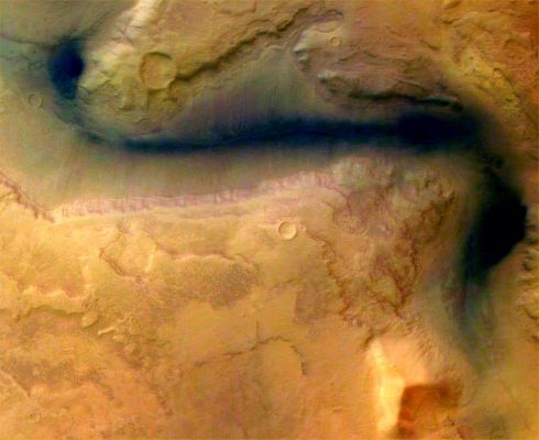 Pseudo-Lake in Reull Vallis (Absurde Colors; credits: ESA/DLR/FU Berlin, Dr G. Neukum)
...senza parole...
Parole chiave: Mars from orbit - Reull Vallis Region