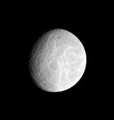 The Ancient Plains of Rhea
Caption NASA:"Densely cratered plains cover the ancient surface of Saturn's moon Rhea. Following the Voyager Spacecraft encounters with Saturn, cryovolcanism was suggested as a source for the wispy markings on both Rhea and Dione. 
Cassini has shown that Rhea's bright streaks are, like those on Dione, tectonic features and planetary scientists now think it is unlikely that cryovolcanic activity has ever occurred on this moon. 
This view looks toward the Trailing Hemisphere of Rhea (1528 Km, or about 949 miles across). North is up. 

The image was taken in visible light with the Cassini Spacecraft narrow-angle camera on April 4, 2008. The view was acquired at a distance of approx. 1,2 MKM (such as about 735.000 miles) from Rhea and at a Sun-Rhea-Spacecraft, or Phase, angle of 39°. 
Image scale is roughly 7 Km (about 4 miles) per pixel".
Parole chiave: Saturn's Moons - Rhea