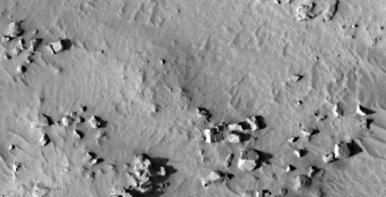 Unusually-looking Surface  Features on Mars (EDM from ESP 038184-1815-57)
nessun commento
Parole chiave: Mars from orbit - Controversial