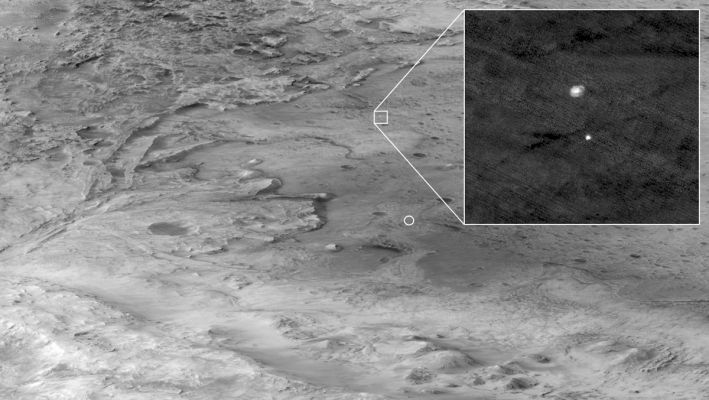 Sol 0 - Perseverance's Landing inside Jazero Crater
"Welcome to Jezero Crater". The crater was once home to a lake and will allow the rover to look for signs of ancient microbial life on the currently inhospitable planet.

"Inhospitable"? Are we sure?!?...
Parole chiave: Mars from orbit