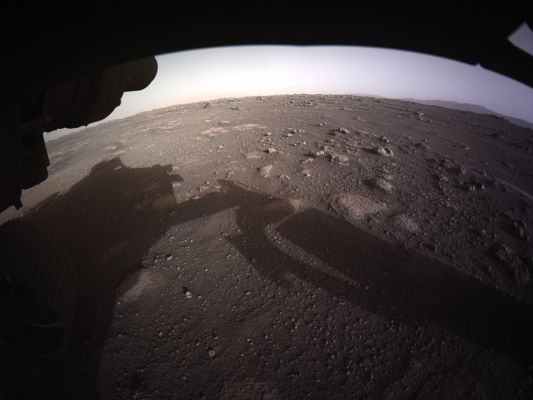 Sol 1 - Pale Blue Sky over Perseverance?
Immagine NON ritoccata. Il Cielo di Marte non mi sembra di quel solito "giallo-ocra" uniforme e piatto...
Parole chiave: Martian Panorama and Sky