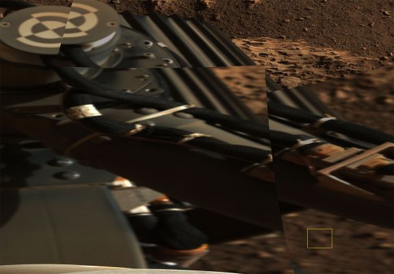 What is that?!? - Sol 3 (credits for the add. process. and mgnf.: Mr Gino Schiavone)
Segnalataci dal Nostro Socio Storico, Lorenzo Leone ("Anakin"), un'immagine intrigante che ci mostra un piccolo "oggetto" posato sul Rover. 

E' una feature del Rover stesso o é "qualcosa" che si é posato (o é strisciato) lì, per caso? Non ne abbiamo idea. 

Ad occhio, assomiglia a qualche feature peculiare di Perseverance e che si trova sui bordi della plancia del Rover, ma non si può dire con certezza. Se vogliamo essere "esotici", invece, assomiglia ad una specie di "lumaca senza guscio", con la parte anteriore del corpo rialzata.

Per esprimere un'opinione informata (non diciamo "credibile", ma almeno) decente, dobbiamo guardare altre immagini del Rover ed elaborare questo frame un pò di più.

Complimenti, comunque, per "l'Occhio", al Sig. Schiavone ed a Lorenzo Leone, a.k.a. "Anakin", per la solerte segnalazione. Bravi entrambi, e Grazie!
Parole chiave: Martian Rover Perseverance - Possible Anomaly