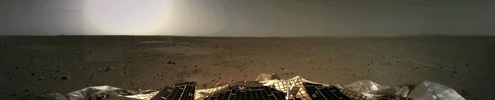 Deflated Air-Bags, bright Sun and distant Hills on Spirit's Sol 1 (MULTISPECTRUM; credits: Lunexit)
nessun commento
Parole chiave: Martian Horizon - Gusev Crater, Spirit L.S.