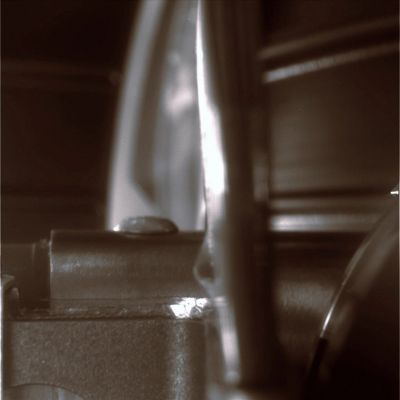 Is that a "Water Droplet"?!? - Sol 2 (colors - credits: Dr Marco Faccin & Lunexit)
Uno sguardo (più attento e fatto con occhi più "freschi") al passato, a volte, ci è di grande aiuto per capire meglio il presente e per affrontare con maggiore attenzione e con le idee più chiare il futuro.
La possibile (e, se confermata, STRAORDINARIA) scoperta di oggi, è del sempre più bravo Dr Faccin il quale, osservando questo frame proveniente dal Microscopic Imager (MI) del MER Spirit ha notato, sull'asta che si trova in posizione centrale e che appare illuminata dal Sole di Marte (sono le 14:47 MLT), un qualcosa che SEMBRA (e diciamo "sembra" poichè non possiamo essere certi al 100% di quello che si trova effettivamente davanti a noi anche se siamo ragionevolmente convinti di quanto stiamo scrivendo) una goccia d'acqua la quale, anzichè congelare o evaporare in tutta fretta (come la Scienza ci ha insegnato e continua ad insegnarci), scivola tranquilla ed indisturbata lungo l'asta metallica inquadrata dal MI.
Acqua.
Ma è davvero acqua?
O forse è qualcosa d'altro? E, se si, che cosa?

Le vostre opinioni sono attese con impazienza. Per ora, un enorme complimento al Dr Faccin!
Parole chiave: Microscopic Imager - Possible Water Droplet - Controversial