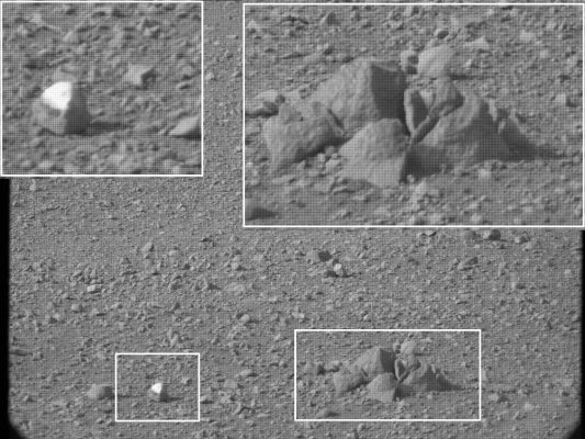 "Flower" and "White-Head" - Sol 20 (Original NASA - MER Curiosity b/w frame - Credits: NASA/JPL-Caltech; credits for the Research: Dr Gianluigi Barca/Lunar Explorer Italia/Italian Planetary Foundation)
Cominciando dall'immagine di Dx (CTX ed EDM): gli Amici di pasadena non hanno (che si sappia) mai commentato questo "Rocky Outcrop". Noi, grazie all'ottimo Lavoro di Ricerca del Dr Gianluigi Barca, Vi proponiamo il Frame RAW Originale in b/n. Si tratta di un "Affioramento Roccioso" o di un "Fiore Marziano"? O forse di una sorta di "nido"? O forse è il residuo di una struttura più complessa e più grande di matrice non naturale? O è solo uno "scherzo" della Natura?!?
Come sapete bene, noi non abbiamo la Verità tra le mani, e quindi Vi offriamo questa "Stranezza Marziana" affinchè possiate fare le Vostre (e SOLO Vostre) valutazioni. Noi ci limitiamo a sottolineare un curioso dettaglio (più un modo di pensare ed agire che un fatto concreto, in realtà): quante immagini di rocce più o meno insignificanti vengono commentate dagli Amici di Pasadena e poi, alle volte, divengono oggetto di veri e prori "Abstracts"? Tantissime. Da "Humphrey" (un macigno ripreso dal MER Spirit), ad "N165", ripresa proprio dal MER Curiosity (e se questa roccia del tutto insignificante la volete vedere, andate sul NASA Planetary Photojournal, scegliete la Galleria dedicata a Marte e poi digitate, nella funzione "Go directly to image (PIxxxxxx)",  posizionata in alto a destra, il codice "PIA16073"). 

E quante rocce in equilibrio impossibile o dalle forme assurde vengono, sempre dagli Amici di Pasadena, isolate e commentate? Nessuna. Mai. E allora, delle due l'una: o noi siamo degli "specialisti" nel focalizzare il nostro interesse su dettagli insignificanti (il che può anche essere...), oppure alla NASA soffrono di una forma quasi terminale di "strabismo selettivo". E come sempre, ora decidete Voi quello che volete credere e pensare...

Per quanto attiene, poi, la Roccia visibile alla Sx del Frame (anche qui in CTX ed EDM), appuntita e dalla punta "bianca", diremmo che si tratta di una ulteriore Stranezza, ancorchè di spiegazione più agevole. Quale? Probabilmente si tratta di una roccia che giaceva infossata (parzialmente) e che poi, per qualche ragione ignota (probabilmente per motivi accidentali), è stata "estratta", "rimossa" dal suolo, in maniera tale da finire con l'esporre quella che era la porzione sepolta. Se poi ci chiedeste come mai quel colorito "bianco-latte" (o bianco-ghiaccio"?!?)...Purtroppo non sapremmo risponderVi.
Parole chiave: Martian Surface - Extremely Controversial Surface Feature - The Flower