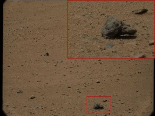Extremely unusually-looking Rock: "Mid-Air" - Sol 37 (Credits: NASA/JPL-Caltech; Research: Dr Gianluigi Barca - Lunexit Team/Italian Planetary Foundation)
Tanto affascinante, la "postura" di questo "sasso", quanto inusuale e, chissà..., "Anomalo". Un Grande abbraccio al Dr barca (Big "G") per la continua - e sempre proficua! - ricerca del "dettaglio impossibile". Si, impossibile. Perchè questo "sasso" poggia ESATTAMENTE su un impossibile equilibrio (a meno che quanto vediamo non sia altro che la porzione superiore di un macigno più grande ed infossato - ma, onestamente, questa ipotesi non ci pare molto valida). E comunque sia, pensiamoci sopra...
Parole chiave: Martian SUrface - Unusually-looking Rock - Gale Crater