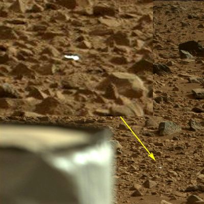 Unusually-looking bright Object near Curiosity - Sol 50 (Natural Colors; credits for the research and the additional process.: Dr Gianluigi Barca/Lunar Explorer Italia/Italian Planetary Foundation)
Si è parlato tanto, tantissimo (forse anche un tantino troppo ed anche un pò a sproposito - secondo noi) dell'oggetto "anomalo" ripreso dal Rover Curiosity nei suoi pressi durante i Soles andanti da 61 a 65, ma nulla è stato detto a proposito di quest'altro "oggetto anomalo" e ad "Albedo Elevata" che giace ad un 5/6 metri da Curiosity e che è stato immortalato durante il Sol 50 della Missione del nuovo Super-Rover a Gale Crater. 
Si tratta dello stesso oggetto? 
Diremmo proprio di no: questo è nettamente più grande e luccicante. 
Si tratta di un pezzo del Rover o dei suoi rivestimenti? Può darsi, ma come potremmo mai esserne certi? Noi ricordiamo di un altro oggetto luccicante e dall'apparenza metallica che venne ripreso dal Rover Spirit durante i primi Soles della sua Missione a Gusev. Lo segnalammo alla NASA e, come ovvio, non ottenemmo risposte. 
Ora, dopo la Scoperta fatta dai nostri Senior Partner, Elisabetta Bonora e Marco Faccin, della possibile Anomalia dei Soles 61-63, la NASA si è pronunciata ed ha detto: "Nulla di grave, nulla di preoccupante: la natura dell'oggetto è benigna. Si tratta, probabilmente, di un pezzo del rivestimento del Rover o del suo Robotic Arm". 
Va bene. E di questo altro oggetto, che mi dite? Da dove si è staccato questo "frammento" di qualcosa? Viene dal Rover? Viene dallo Sky-Crane? Oppure è quelcosa che è sempre stata lì? 
Purtroppo abbiamo un solo frame che lo riprende: questo. E non abbiamo risposte da darVi (solo la NASA sa rispondere sempre a tutto ed ha una risposta per tutto). Noi abbiamo solo domande. E dubbi.
Le Vostre opinioni su questa nuova Anomalia Marziana saranno apprezzate.
Parole chiave: Martian SUrface - Rock - Gale Crater - the "Silver Ribbon"