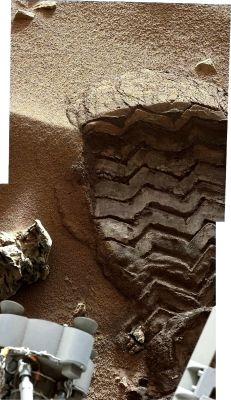 Deep Rover Tracks - Sol 58 (an Image-Mosaic in Natural Colors - CTX Frame; credits for the additional process. and color.: Elisabetta Bonora and Marco Faccin/Lunar Explorer Italia/Italian Planetary Foundation)
nessun commento
Parole chiave: Martian Surface - Rover Tracks
