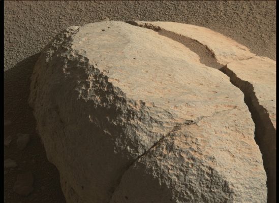 Sol 99 - Broken...
NASA's Mars Perseverance rover acquired this image using its Left (Sx) MastCam-Z camera. MastCam-Z is a pair of cameras located high on the Rover's Mast.

This image was acquired on May 31, 2021 (Sol 99) at the Local Mean Solar Time of 16:03:28.
Parole chiave: Martian Surface