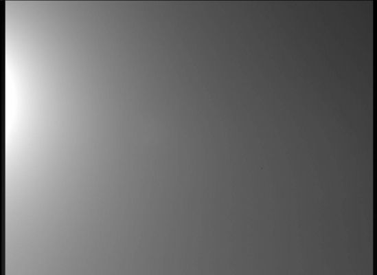 Sol 99 - Martian Sunny Afternoon
NASA's Mars Perseverance Rover acquired this image using its Right (Dx) MastCam-Z camera. MastCam-Z is a pair of cameras located high on the Rover's Mast.

This image was acquired on May 31, 2021 (Sol 99) at the Local Mean Solar Time of 16:08:16.
Parole chiave: Martian Sky