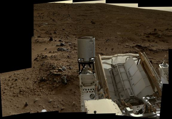 Curiosity and the Distant Horizon of Gale Crater - Sol 118 (An Image-Mosaic in Calibrated Natural Colors; credits for the additional process. and color.: Dr Gianluigi Barca/Lunar Explorer Italia/Italian Planetary Foundation) 
nessun commento
Parole chiave: Spacecrafts - MER Curiosity and Surface