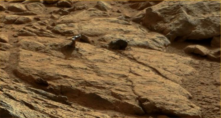 Extremely unusually-looking Feature on the Floor of Yellowknife Bay: "The Metal Head" - Sol 173 (EDM: Calibrated Natural Colors - Credits: Dr Gianluigi Barca/Lunar Explorer Italia/Italian Planetary Foundation
Parole chiave: Martian Surface - Controversial - "The Metal Head"
