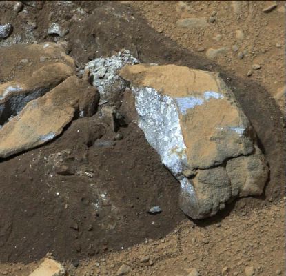 Sutton Inlier - Sol 174 (Absolute Natural Colors; credits for the additional process. and color.: NASA/JPL)
The Mast Camera (MastCam) on NASA's Mars Rover Curiosity showed researchers interesting internal color in this rock called "Sutton_Inlier," which was broken by the Rover driving over it. The Mastcam took this image during the 174th Martian day, or sol, of the rover's work on Mars (Jan. 31, 2013). The rock is about 5" (12 cm) wide at the end closest to the camera. This view is calibrated to estimated "Natural" Color, or approximately what the colors would look like if we were to view the scene ourselves on Mars. The inside of the rock, which is in the "Yellowknife Bay" area of Gale Crater, is much less red than typical Martian dust and rock surfaces, with a color verging on grayish to bluish.

NASA's Jet Propulsion Laboratory, Pasadena, Calif., manages the Mars Science Laboratory Project and the mission's Curiosity rover for NASA's Science Mission Directorate in Washington. The rover was designed and assembled at JPL, a division of the California Institute of Technology in Pasadena.
Parole chiave: Martian Surface
