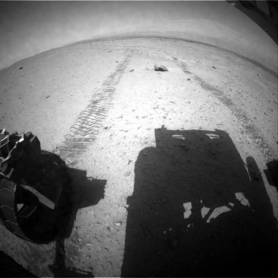 Watch carefully!- Sol 370
Immagine pessima. Ma nulla che "intacchi" le lenti della RC del Rover. Guardate le altre immagini per capire meglio.
Parole chiave: Martian Horizon and Sky