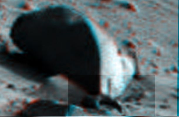 Pseudo-Rock - Sol 390 (Hi-Def 3D Multi-Layer; credits and copyright: Dr M. Faccin & Lunar Explorer Italia)
Un piccolo "Omaggio" ad Ivana Tognoloni (ed alla Sua "Pseudo Roccia" in equilibrio discutibile), da parte del Dr Faccin.
E non è tutto! Osservate attentamente il curiosissimo rilievo che si staglia proprio davanti alla porzione illuminata della Pseudo-Roccia...In fondo assomiglia ad una sorta di "pozzetto" oppure - con un pò di Fantasia - ad una specie di "ferro di cavallo"... Comunque lo si guardi, il rilievo controverso non mostra nulla di "naturale" ma, in realtà...Che cosa sarà mai?!?

Un nuovo esempio di quello che la tecnologia "Made by Lunexit" dell'elaborazione tridimensionale multilayer può consentirci NON SOLO di guardare, ma anche (e FINALMENTE!) di riuscire a VEDERE!
Parole chiave: Martian Surface - Pseudo-Rock (3D)