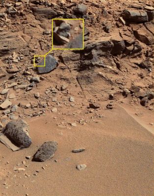 Martian "Snake" at Gale? - Sol 528 (White Balanced - CTX Frame - Credits: NASA/JPL-Caltech/MSSS; credits for the Research: Ciro Casizzone/a.k.a. "Cicas65"/LXTT/IPF)
vedi il commento al frame che segue.
Parole chiave: Martian Surface - Extremely Controversial Surface Feature - The Snake
