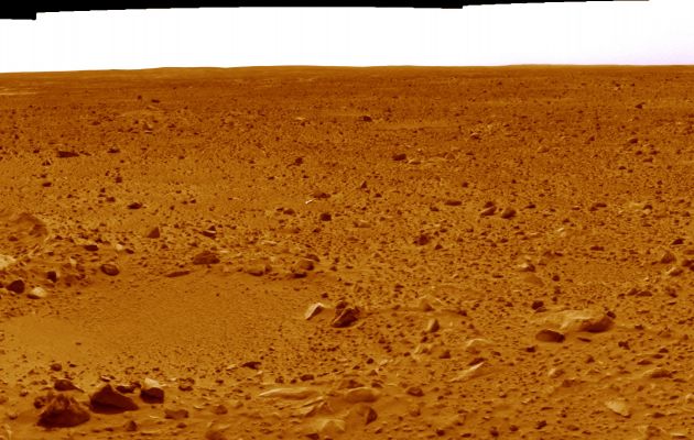 What is that?!? - Sol 53
Versione ingrandita, ripulita e colorizzata in colori naturali del frame che contiene (solo uno fra i tanti...) l'evidenza di un possibile manufatto metallico (di origine comunque ignota) "sperduto" nel deserto pietroso di Gusev Crater (vedasi al riguardo anche i precedenti frames relativi al Sol 50 ed individuati dal Dr G. Barca).

Inutile dire - a scanso di equivoci (i quali però, a quanto pare, occorrono comunque...) - che non stiamo gridando nè alla "Scoperta Epocale", nè all'esistenza di "Cover-up su Manufatti Alieni": stiamo solo cercando (con prudenza, apertura mentale e, su tutto, una estrema umiltà) di portare alla attenzione di chi legge delle immagini che paiono suggerire l'esistenza di "corpi superficiali" i quali, nonostante gli estremi scettiscismi, la prudenza e la pragmaticità, NON SONO definibili (a nostro parere) come delle semplici "usual surface features".
Parole chiave: Martian Surface - Extremely Controversial Frame