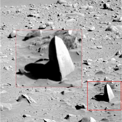 Martian "Tombstone"... Sol 69
Forse l'interpretazione è un pò "macabra", ma questa roccia - di forma ovaleggiante, liscia e piatta (individuata, ancora una volta, dal Grande Dr Barca) -, a nostro parere, ricorda in maniera davvero sbalorditiva una lapide. 

O no?!?
Parole chiave: Martian Surface - The "Tombstone"