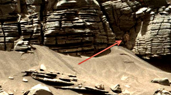 The "Crab/Octopus-like Feature" (EDM) - Sol 710
...eppure sembrea esserci qualcosa, "appiccicata" alla parete rocciosa (ed indicata dalla freccia), che di "Insignificante" non ha proprio nulla....
Parole chiave: Martian Surface - Controversial
