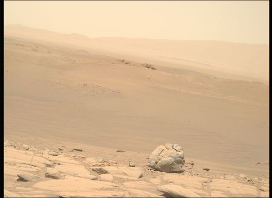 Sol 805 - Dusty Landscape (Original Colors - Credits - NASA/JPL)
This image was acquired on May 26, 2023 (Sol 805) at the Local Mean Solar Time of 11:55:32.
Parole chiave: Martian Horizon