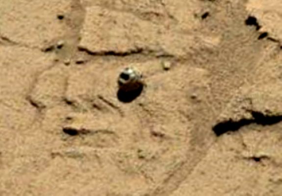 Sol 1293 - Extremely Unusually-looking Surface feature in Gale Crater: "The Open Mouth" (EDM)
Davvero bizzarro questo rilievo. Bizzarro, ma incommentabile.
Parole chiave: Martian Surface - Controversial
