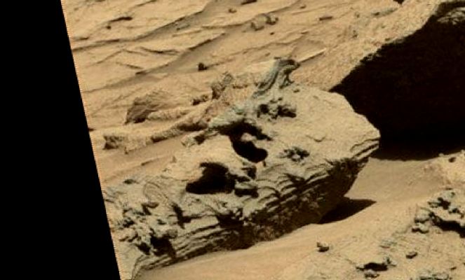 Martian Iguana?!? (CTX Frame) - Sol 1293
Forse sono rocce "strane"; forse Ã© un'illusione ottica; forse Ã© una svista. Tutto puÃ² essere. E se fosse una sorta di "Rettile"?!? Scrivete...
Parole chiave: Martian Surface - Controversial