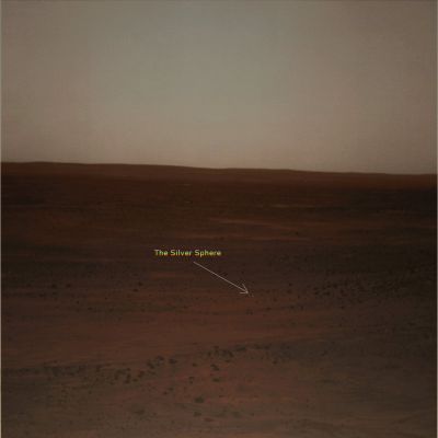 The "Silver Sphere", from far away! - Sol 1366 (True Colors; credits: Lunexit)
L'avevamo cercata a lungo, usando le immagini panoramiche scattate da Spirit dalla sommità della Collina "Husband" e, alla fine (anche con un pò di fortuna...) l'abbiamo ritrovata: è la Silver Sphere. 
La sua albedo, elevata al punto da rendere questo rilievo del tutto unico e peculiare, ci ha permesso l'identificazione del dettaglio controverso anche da una distanza che stimiamo essere superiore ad (almeno) i 1500/1700 metri dal Rover. 

Sono passati più di tre anni da quando la vedemmo per la prima volta e, se si fosse davvero trattato di un'estrusione di ghiaccio (come noi stessi fummo propensi a pensare), a questo punto essa sarebbe svanita (sciolta o sublimata, a seconda della Corrente di Pensiero che preferite).
Ed invece no: la Silver Sphere è sempre lì, brillante ed enigmatica.

Di che cosa si tratta, allora? Se non è "ghiaccio", che cos'è? Guardate e giudicate Voi stessi...Le Vostre idee ed opinioni saranno SEMPRE benvenute!
Parole chiave: Mars Panorama - Gusev Crater - Silver Sphere